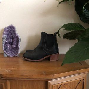 RED WING HERITAGE 6-INCH CHELSEA